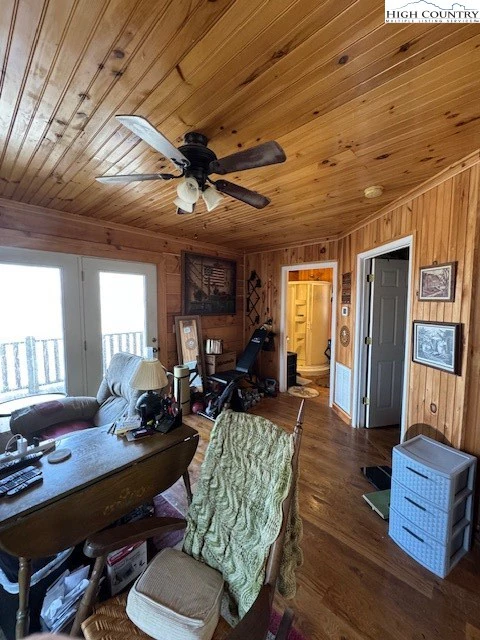 Image number 1 for the current listing