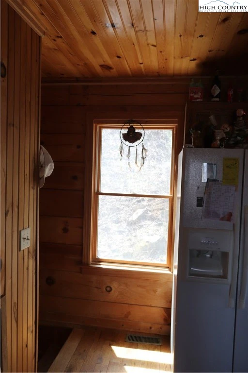 Image number 20 for the current listing