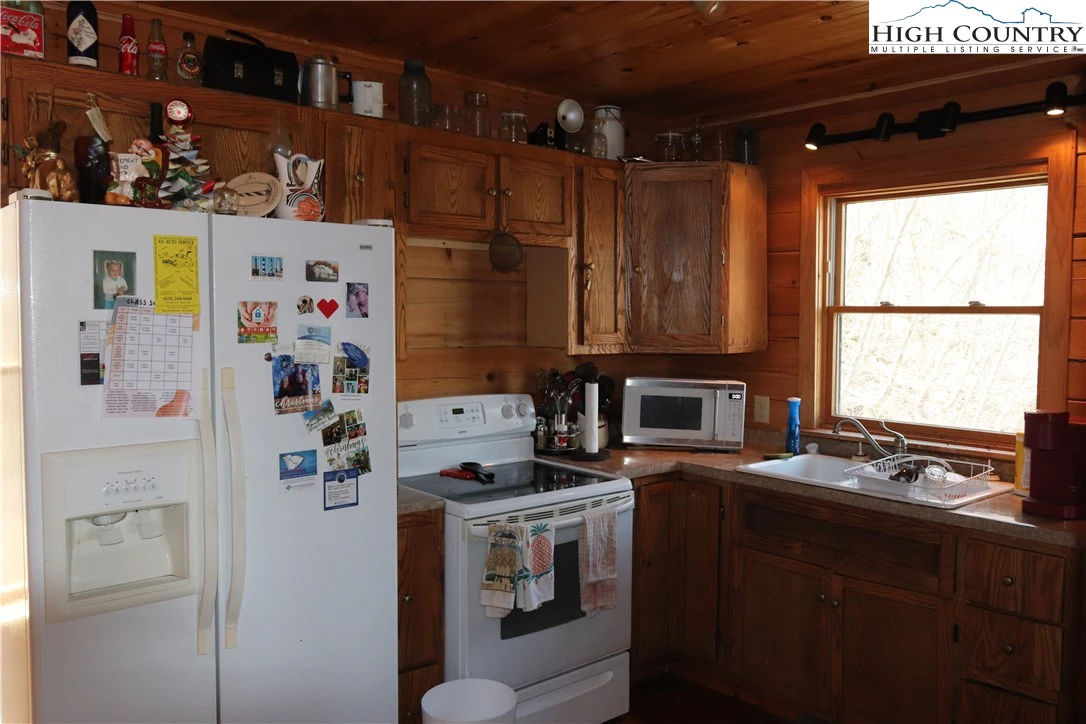Image number 13 for the current listing