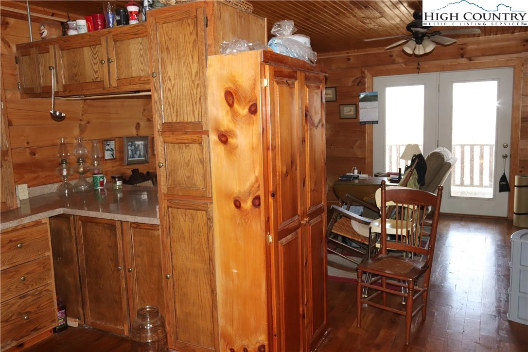 Image number 6 for the current listing