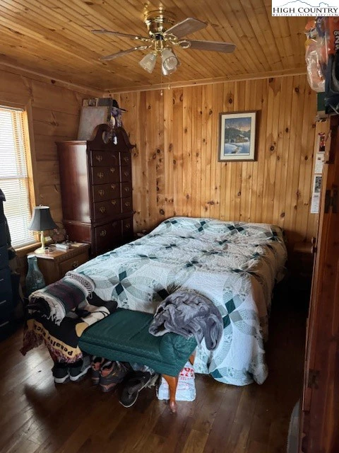 Image number 2 for the current listing