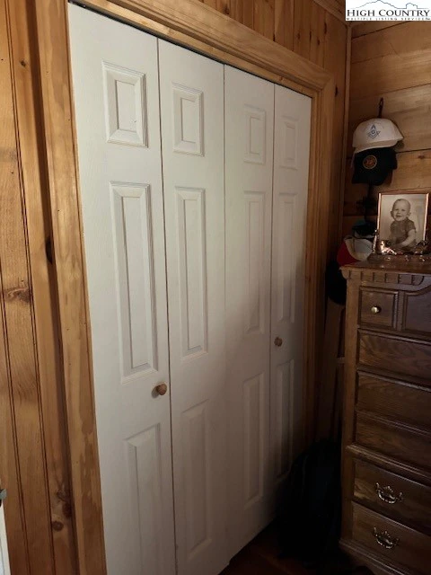 Image number 16 for the current listing