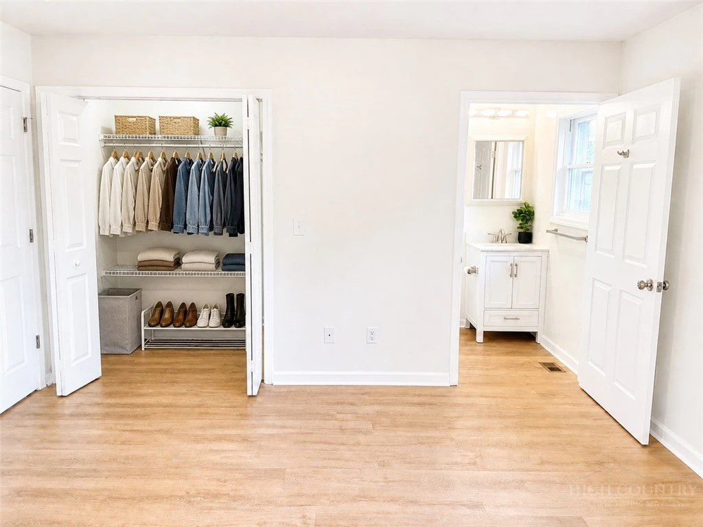 Image number 3 for the current listing