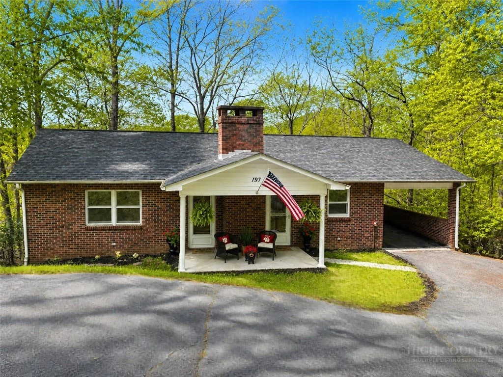 Image number 16 for the current listing