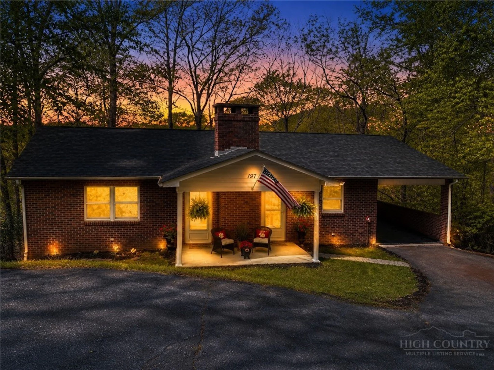 Image number 17 for the current listing