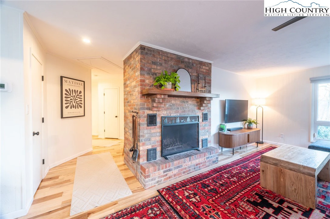 Image number 12 for the current listing