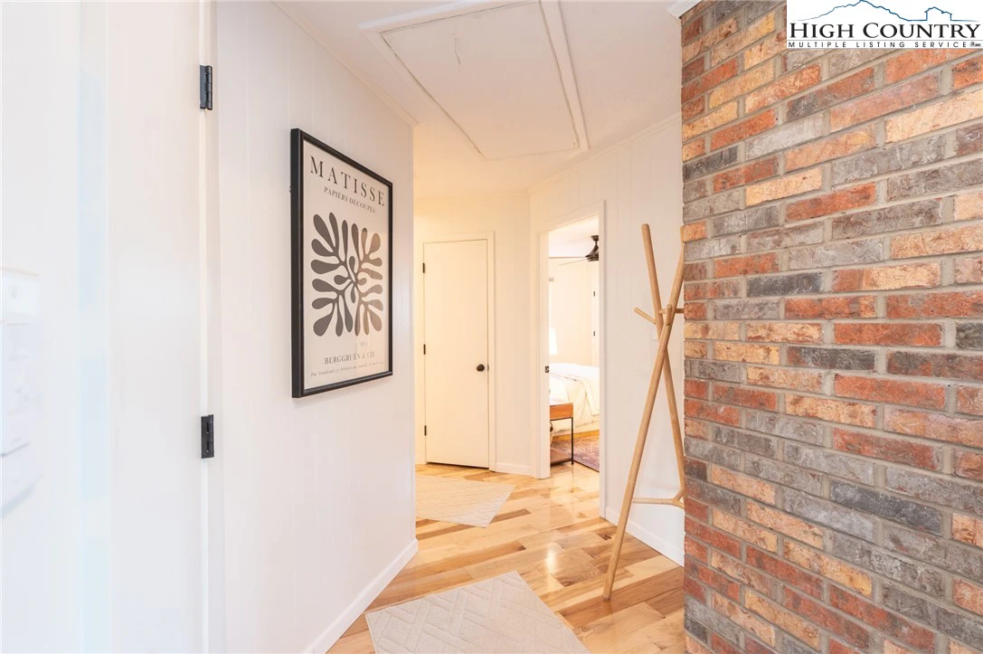 Image number 3 for the current listing
