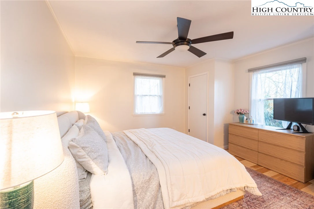 Image number 6 for the current listing