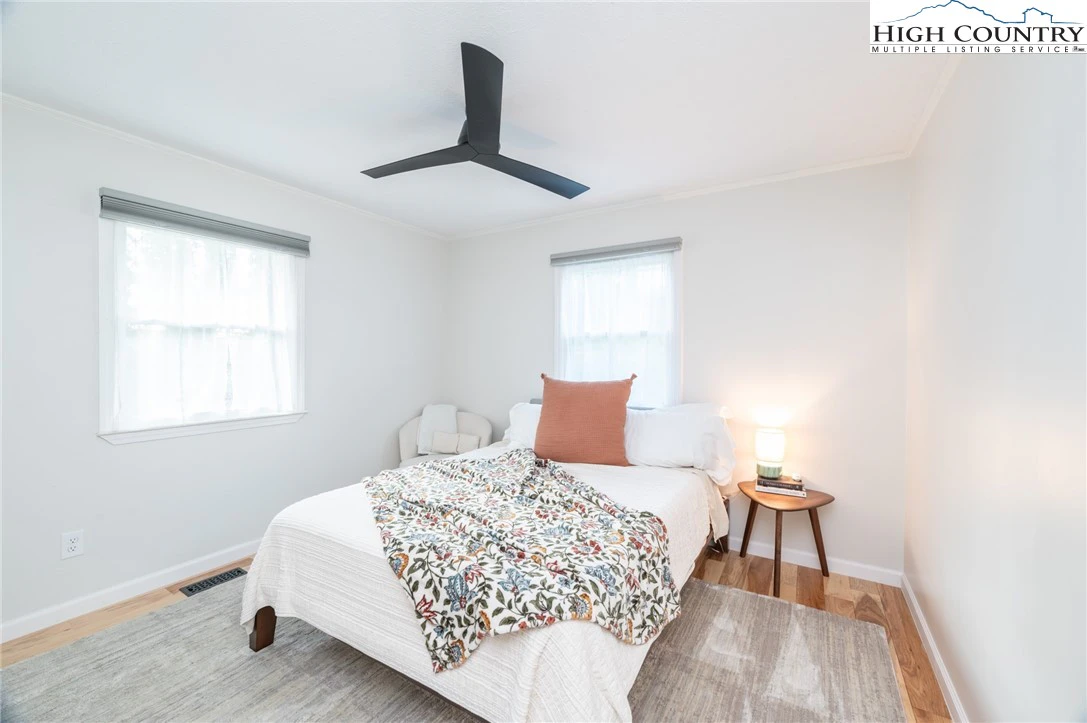 Image number 7 for the current listing