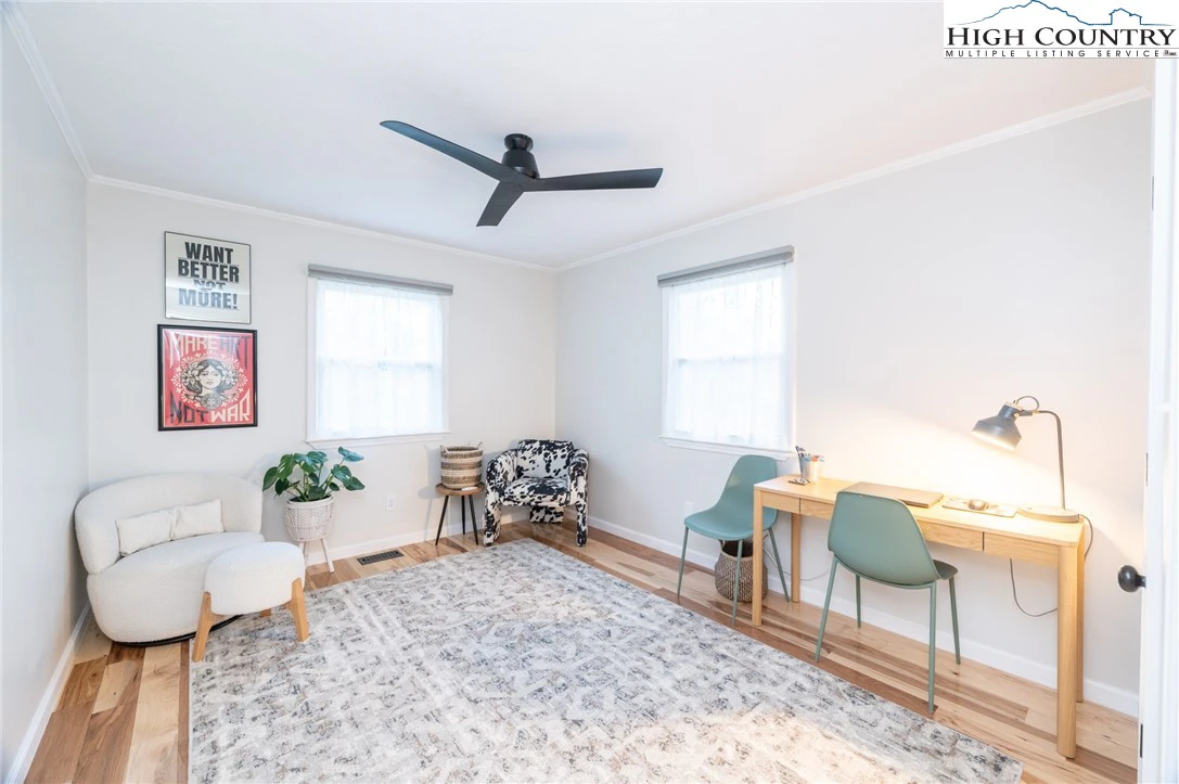 Image number 8 for the current listing