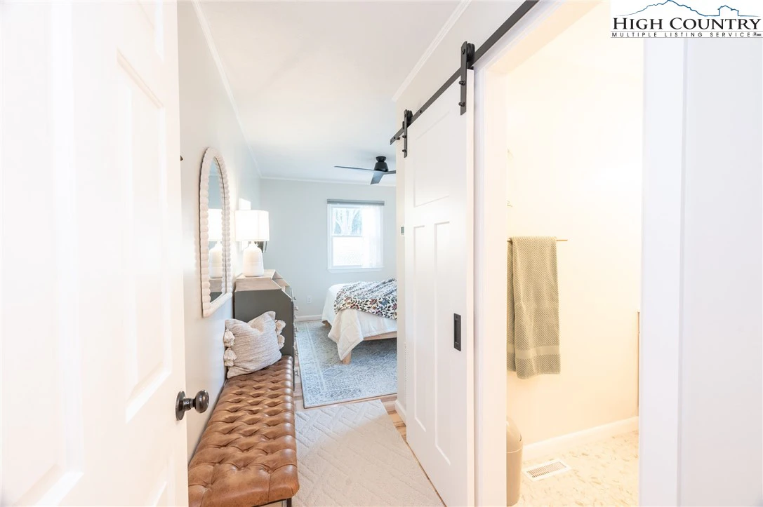 Image number 10 for the current listing