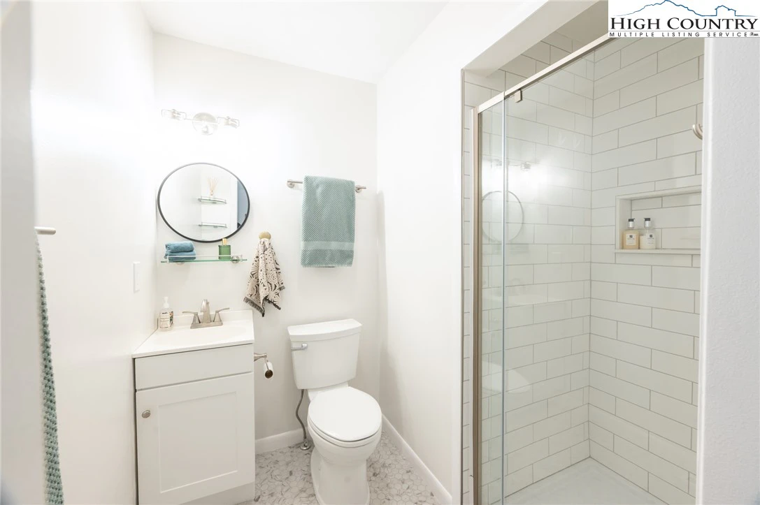 Image number 2 for the current listing