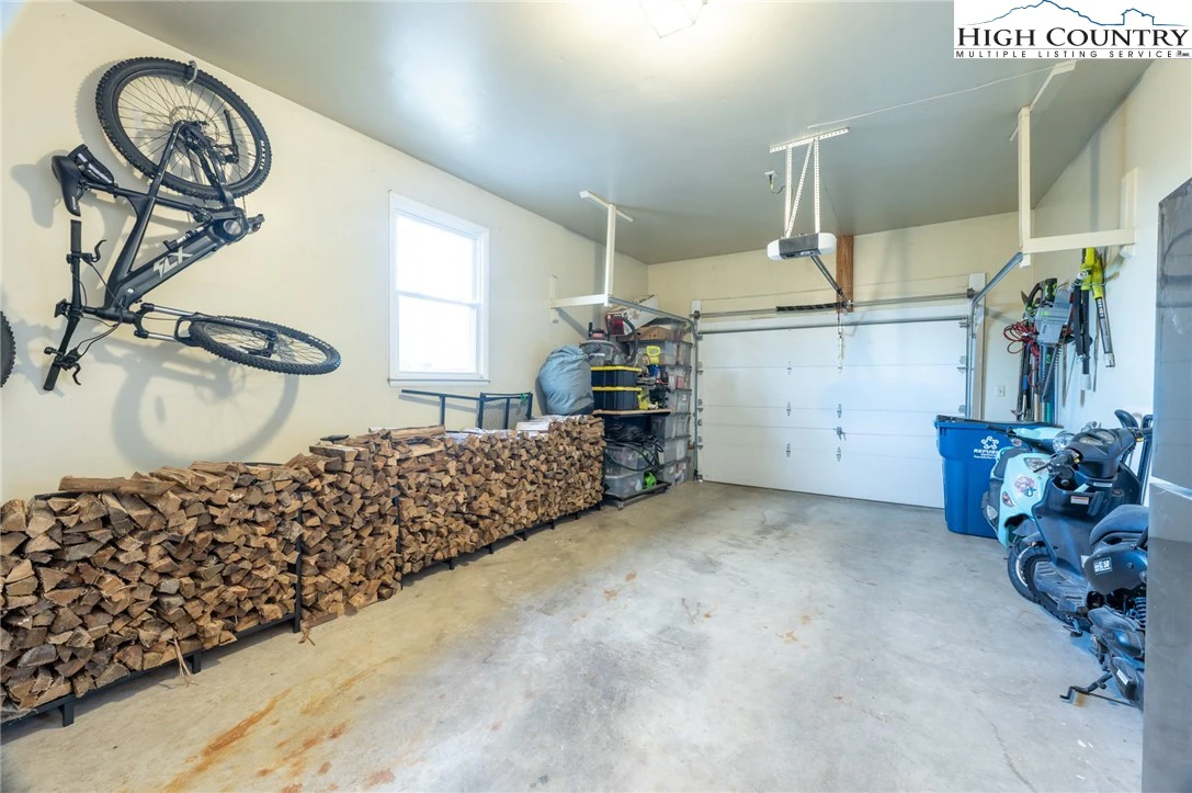 Image number 14 for the current listing