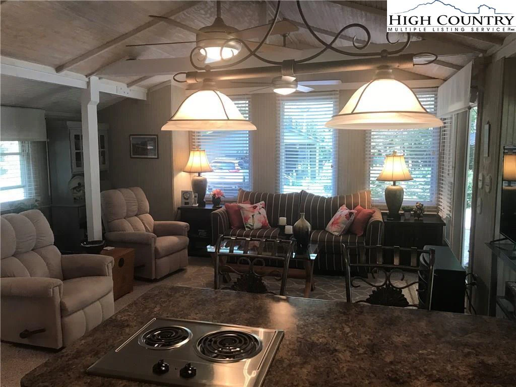 Image number 21 for the current listing
