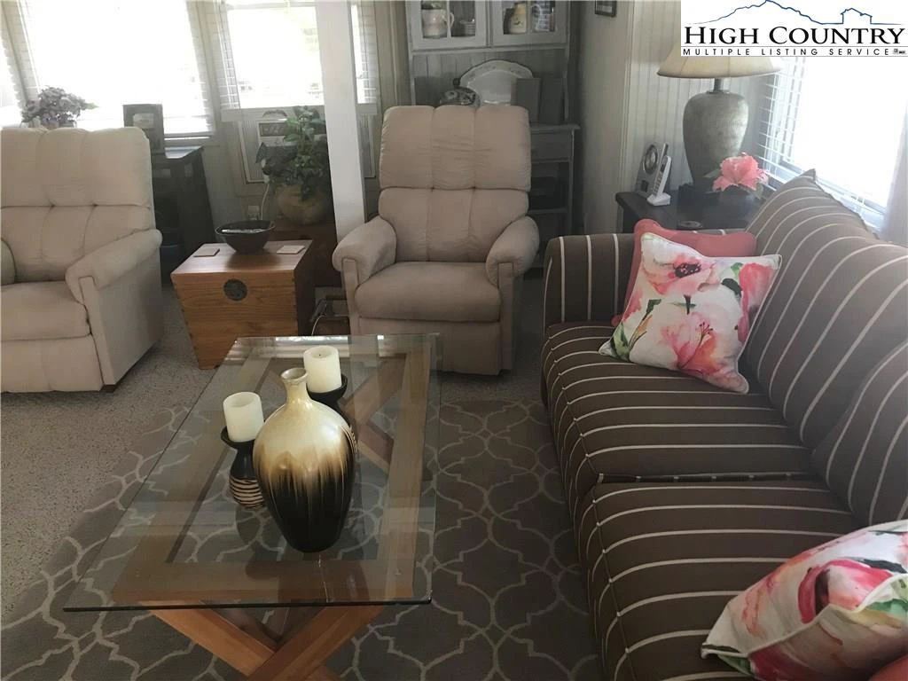 Image number 20 for the current listing
