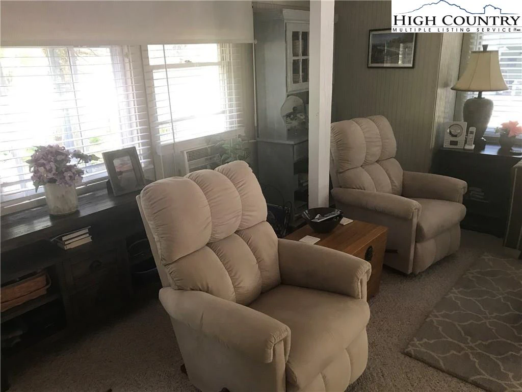 Image number 18 for the current listing