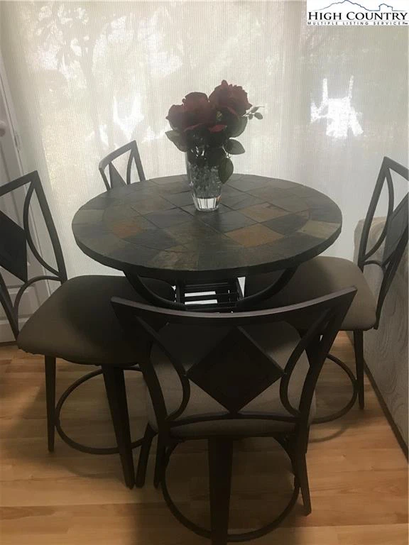 Image number 3 for the current listing