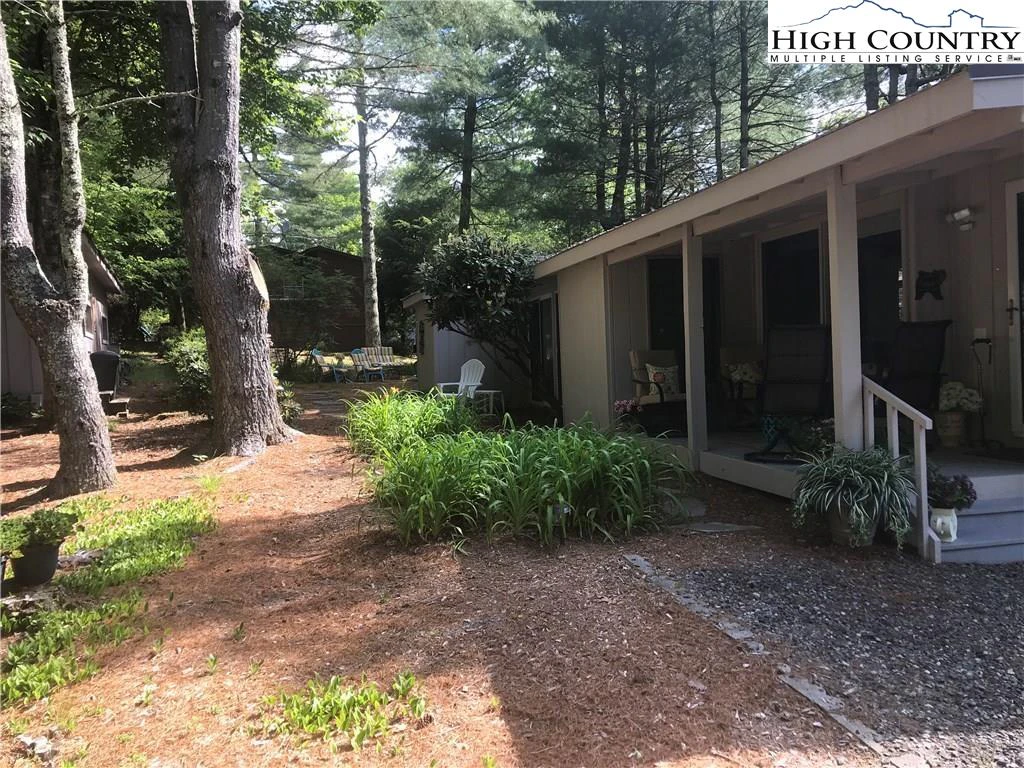 Image number 28 for the current listing