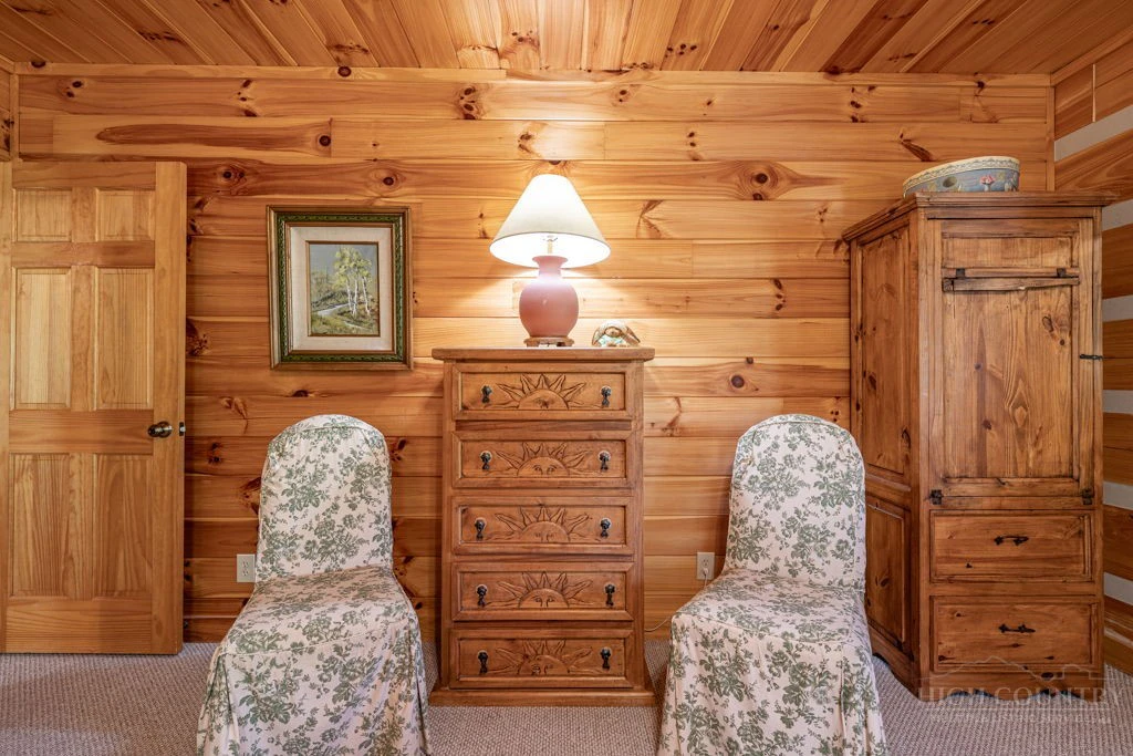 Image number 20 for the current listing