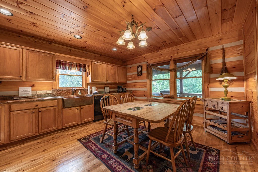 Image number 10 for the current listing