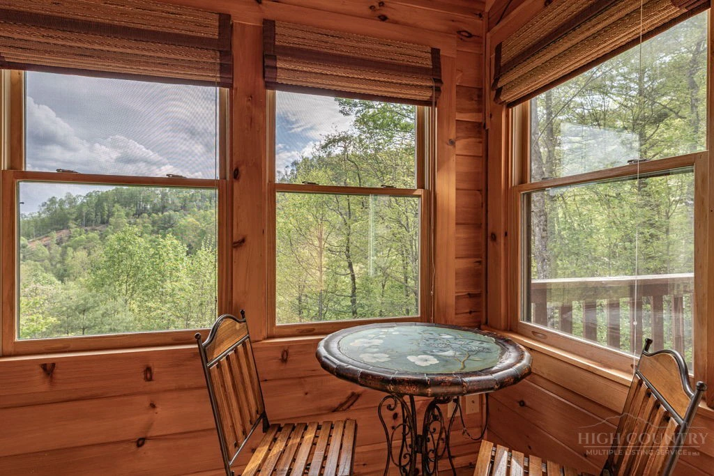 Image number 15 for the current listing