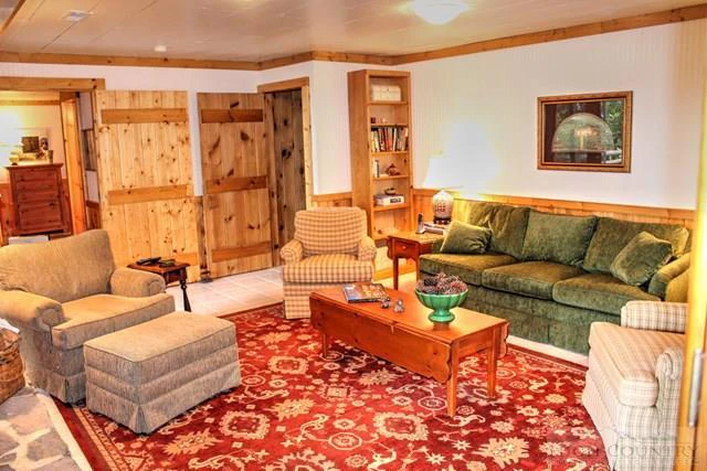 Image number 10 for the current listing