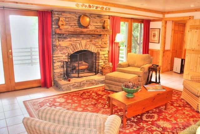 Image number 3 for the current listing
