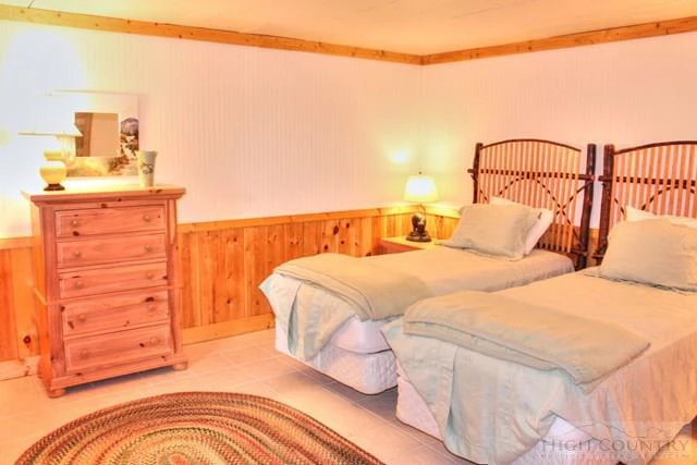Image number 8 for the current listing
