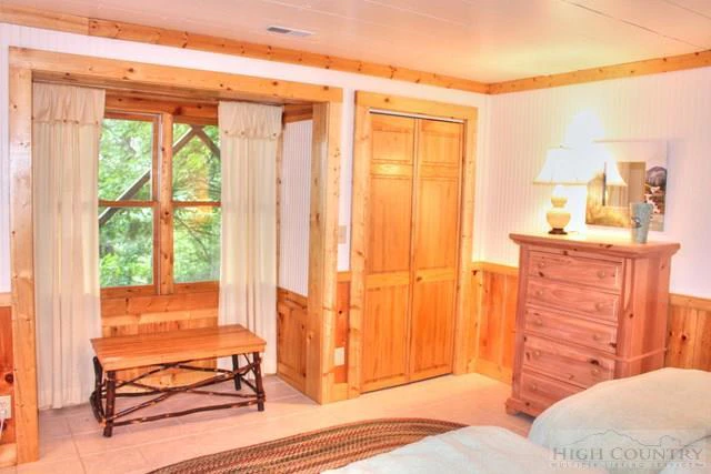 Image number 2 for the current listing