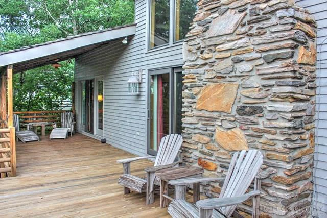 Image number 15 for the current listing