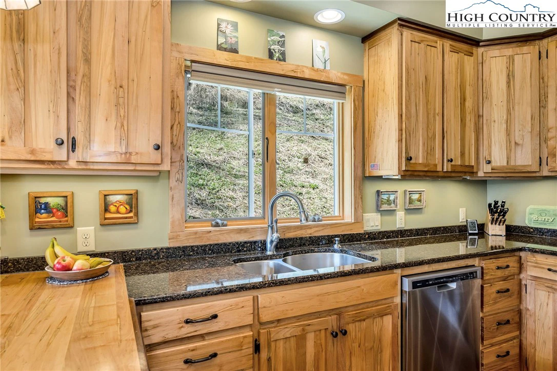 Image number 3 for the current listing