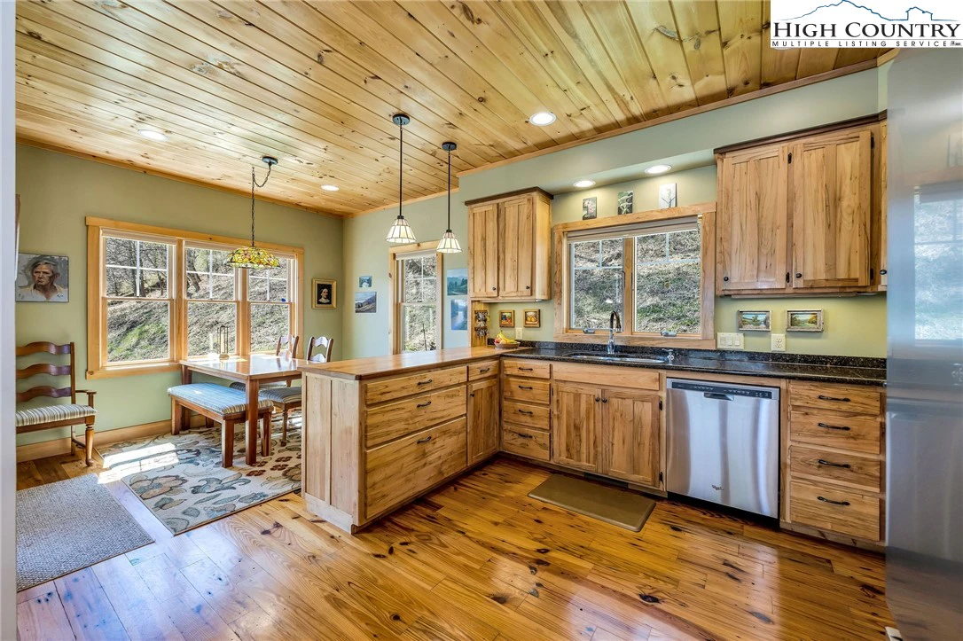 Image number 4 for the current listing