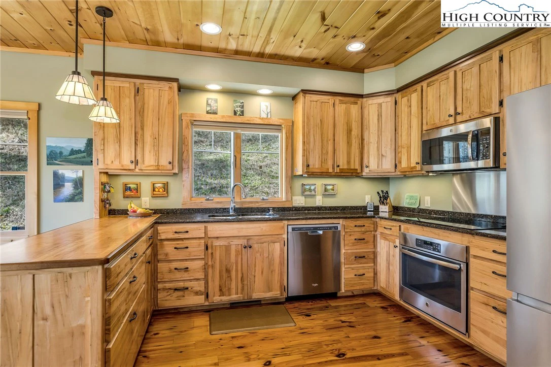 Image number 5 for the current listing