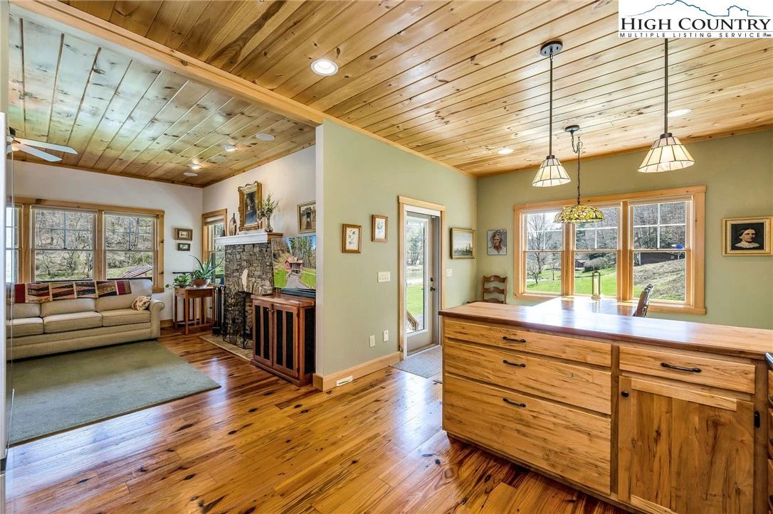 Image number 6 for the current listing
