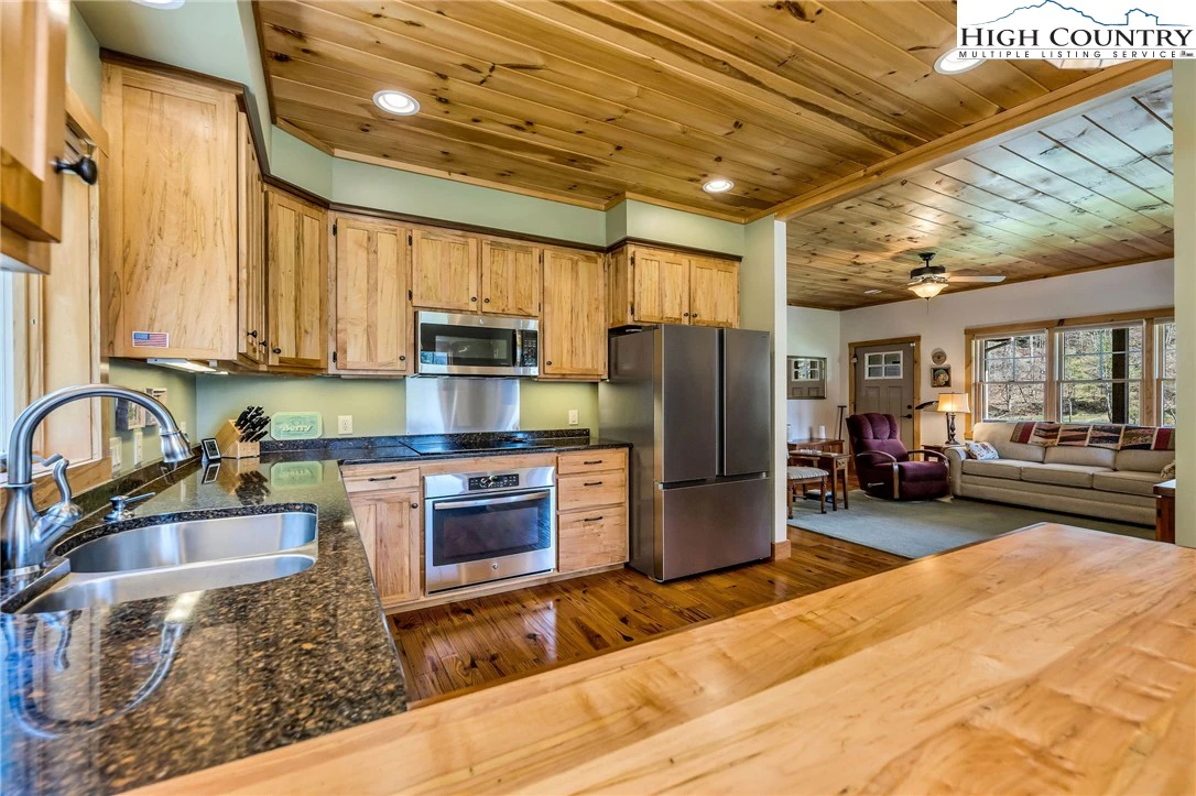 Image number 9 for the current listing