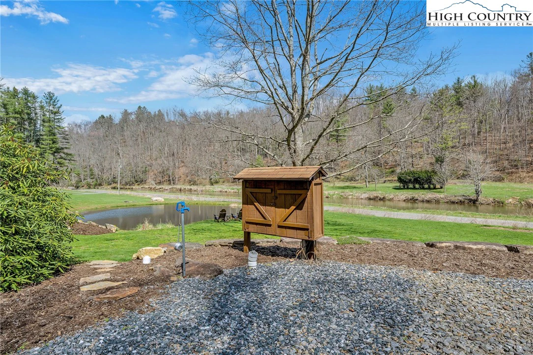 Image number 16 for the current listing
