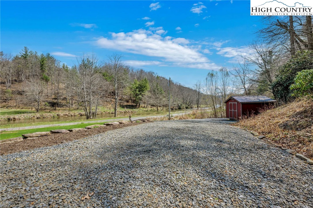 Image number 17 for the current listing