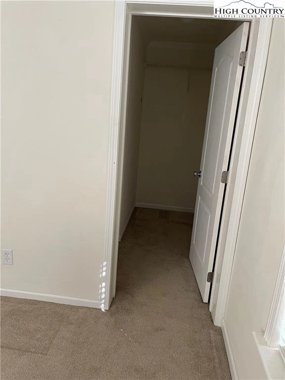 Image number 11 for the current listing