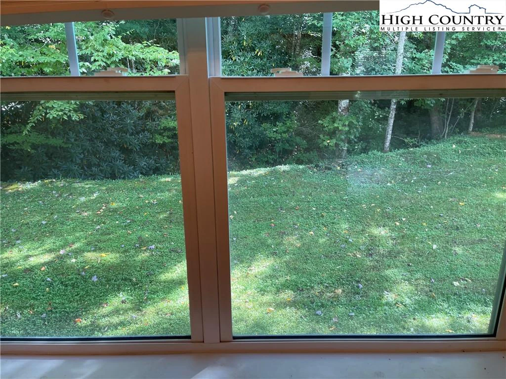 Image number 13 for the current listing