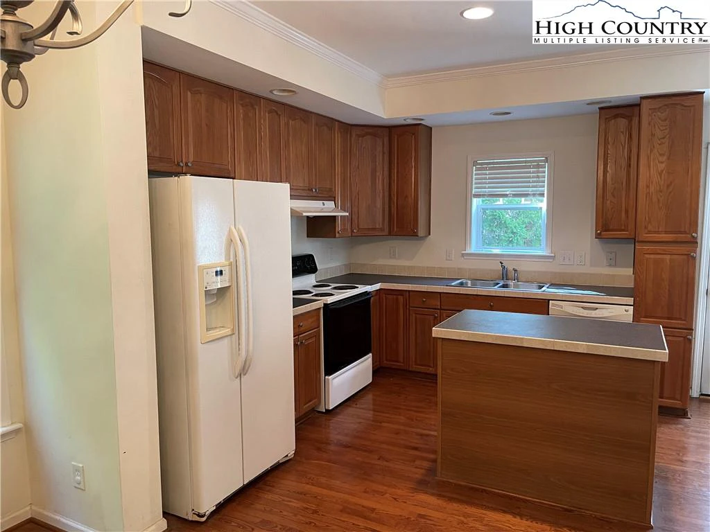 Image number 6 for the current listing