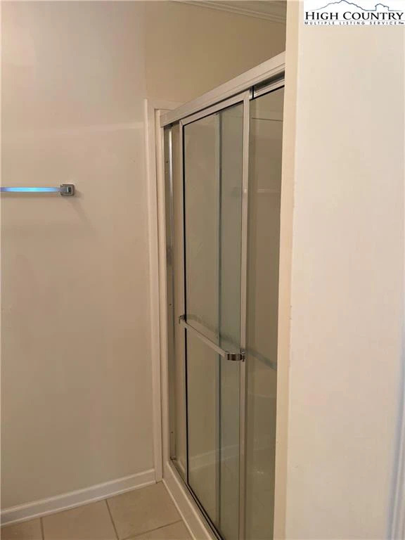 Image number 10 for the current listing