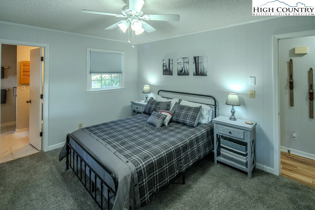 Image number 3 for the current listing