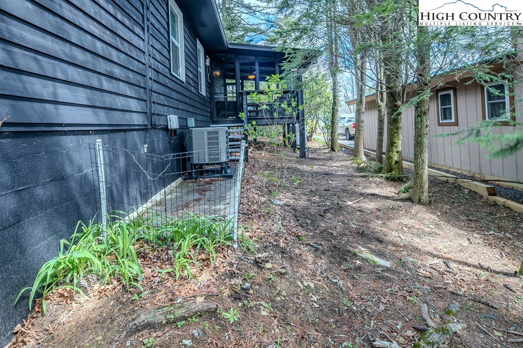 Image number 15 for the current listing