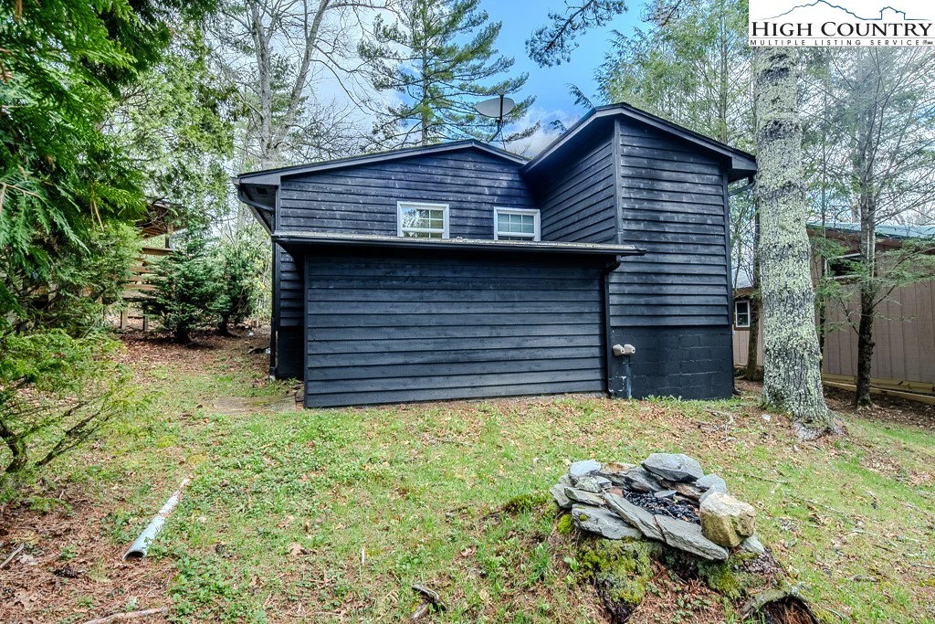 Image number 17 for the current listing