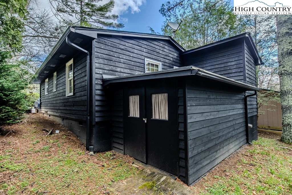 Image number 18 for the current listing