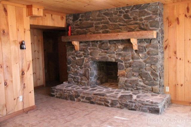 Image number 13 for the current listing