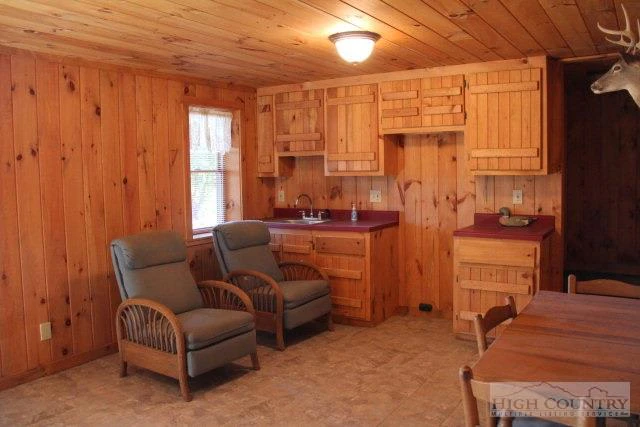 Image number 2 for the current listing
