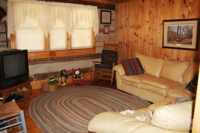 Image number 8 for the current listing