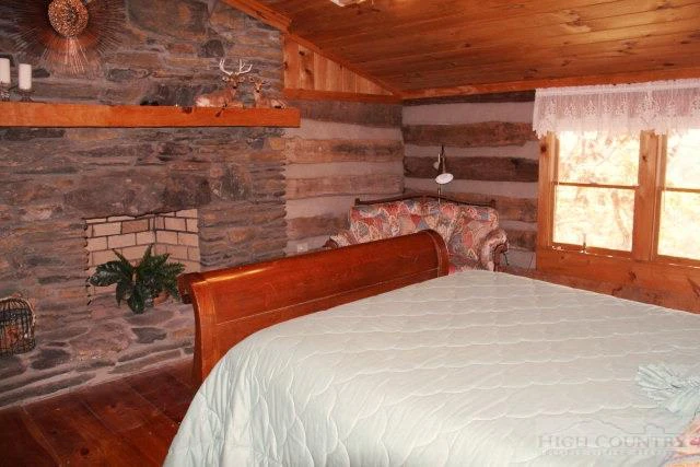 Image number 4 for the current listing