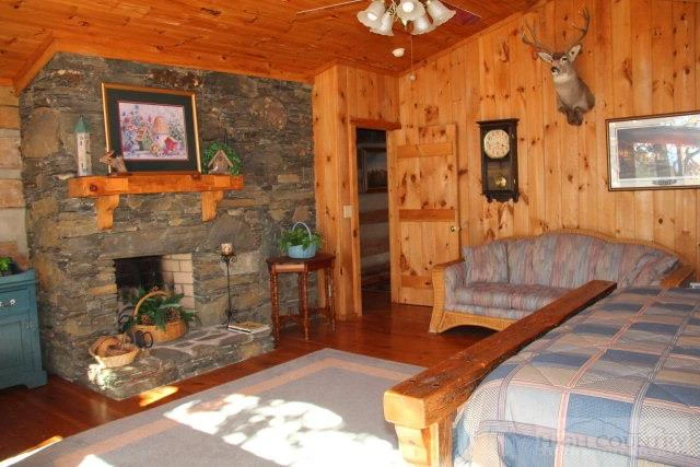Image number 18 for the current listing